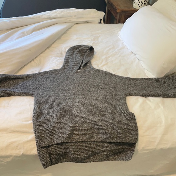 Barely worn grey sweater with hood - Picture 1 of 1